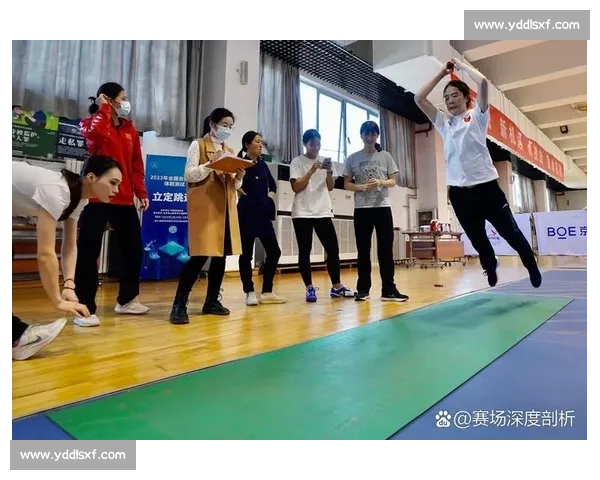 《激烈对决:爬山与拔河比赛的体力与智慧较量》 《激烈对决:爬山与拔河比赛的体力与智慧较量》
