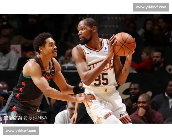昨日NBA精彩对决全程回放 力量与技巧的巅峰对决再现球场 昨日NBA精彩对决全程回放 力量与技巧的巅峰对决再现球场